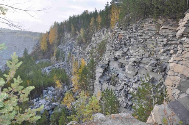 Чертово городище, древняя стена, скала