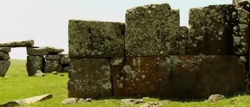 Фотография взята из видео https://www.youtube.com/watch?v=25xyw2W0ekM. 
Более точно - 29:55.