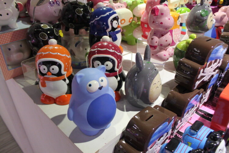 Копилки на любой вкус. Преобладает мимими