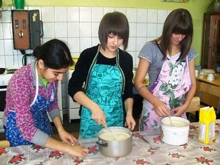 Мои ученицы, масленица у нас))) а значит блины печем.