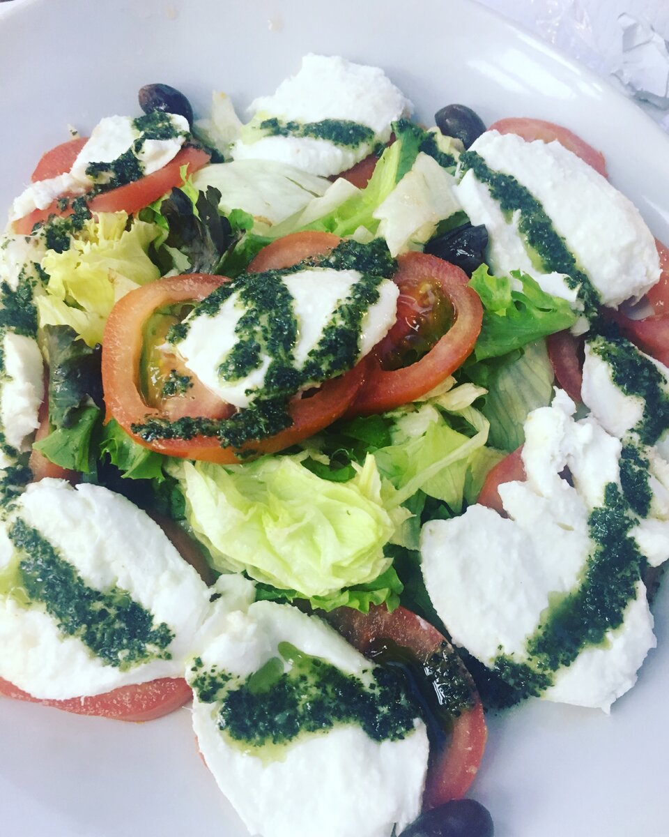                                                                  Салат Капрезе 