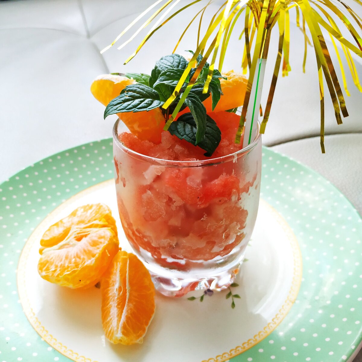 Фото моё личное. Арбузный лёд-великолепен! Вкусный, ароматный, хрустящий, прохладный. Просто- песня вкуса)))