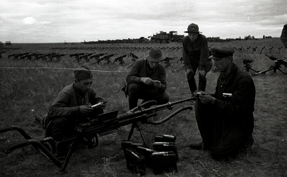 Сентябрь 1939 года. Окончание боев на р. Халкин-гол. Трофейное противотанковое ружье Type 97 с пристегнутыми ручками для переноски. 