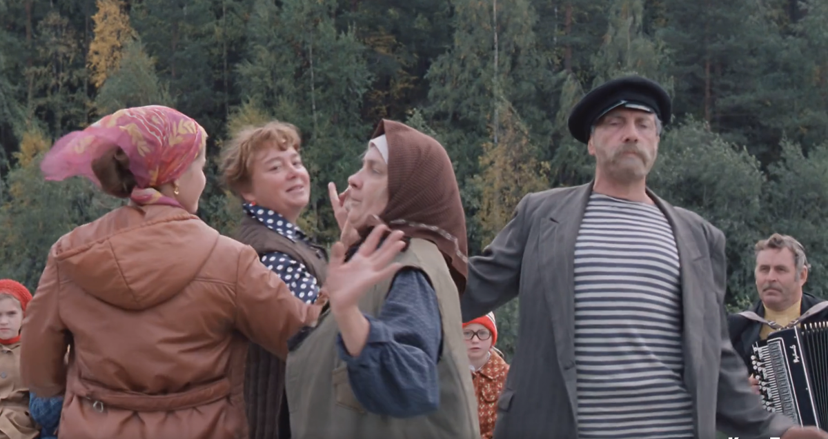 кадр из фильма "Любовь и голуби"  