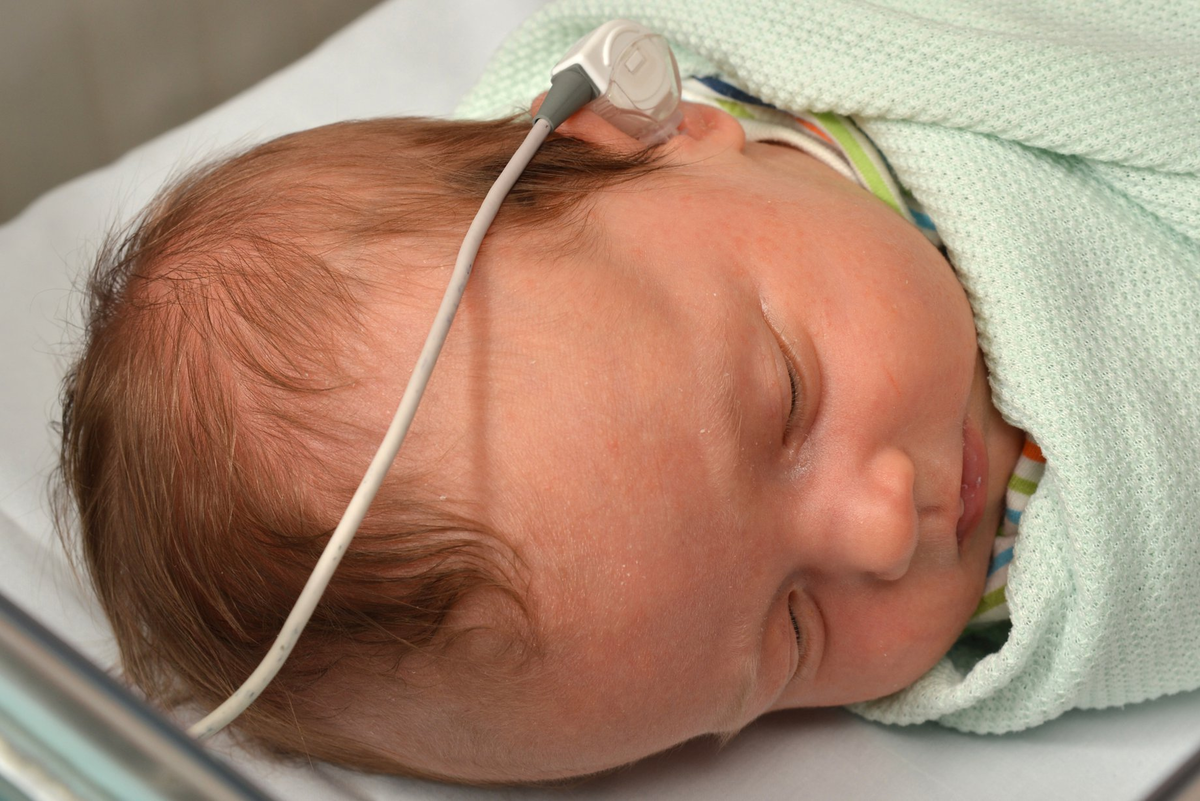 Аудиоскрининг новорожденных. Глухота новорожденных. Скрининг слуха новорожденных. Аудиологический скрининг новорожденного.