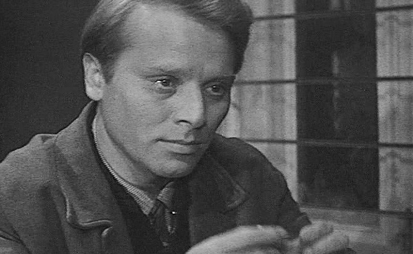 Алексей Эйбоженко-старший в фильме «По тонкому льду». Кадр из фильма