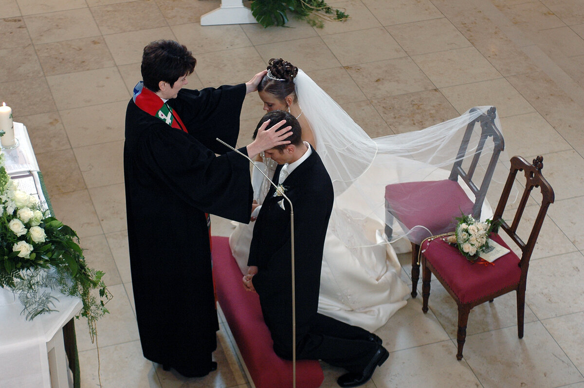 К чему снится женщина священник. Сутана католического священника. Священник католической церкви. К чему снится женщина священник. К чему снится женщина священник.