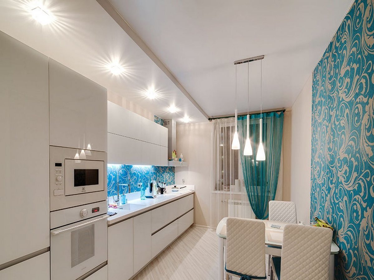 Кухня с натяжным потолком