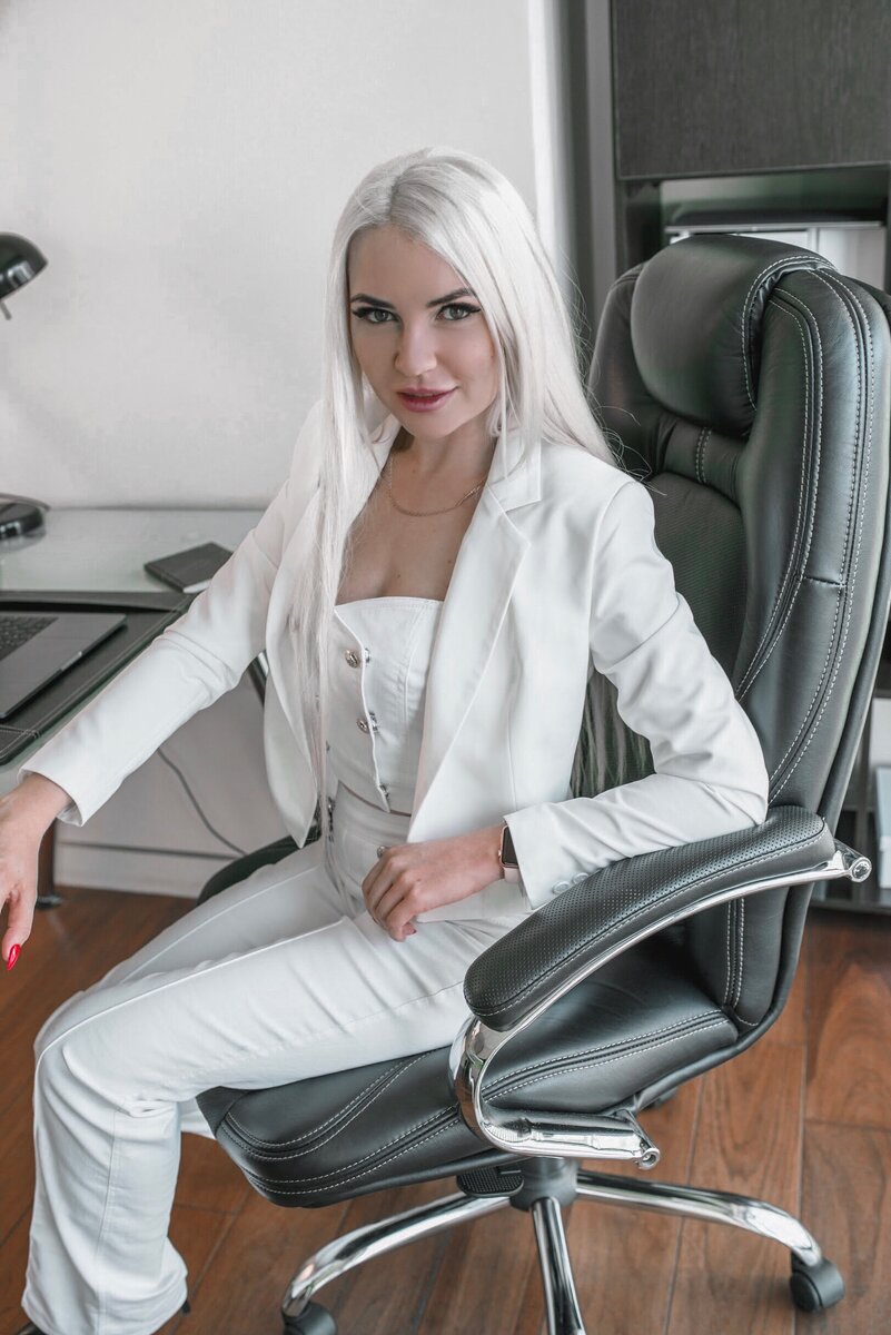 Карина Антонова, владелица сети профессиональных студий маникюра PR NAIL BAR