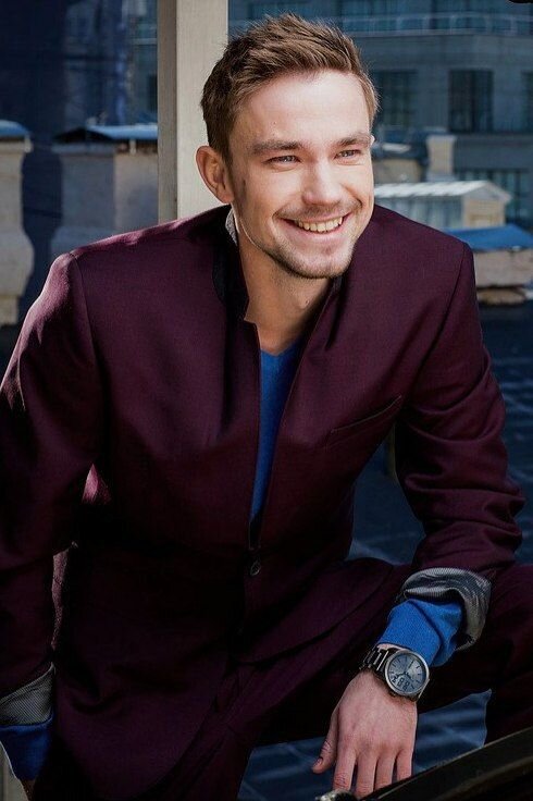 актер Александр Петров