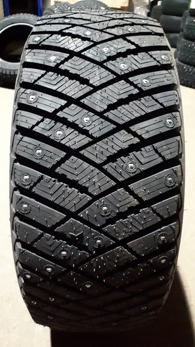 Goodyear UltraGrip Ice Arctic SUV D-Stud