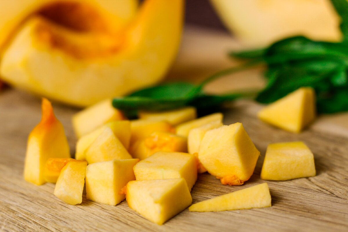 Тыкву надо порезать крупно. Крупнее, чем на фото :)