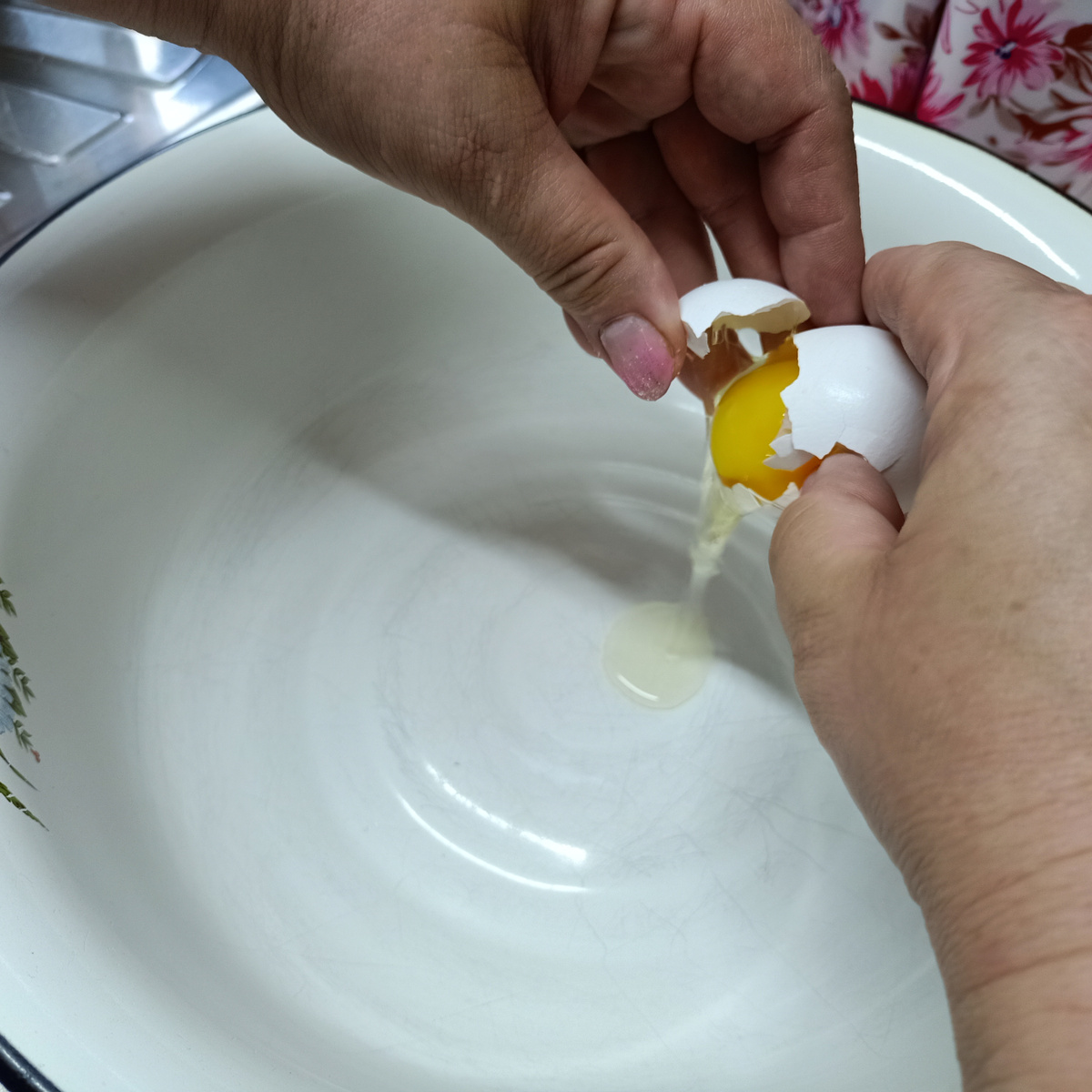 вбиваем яйцо