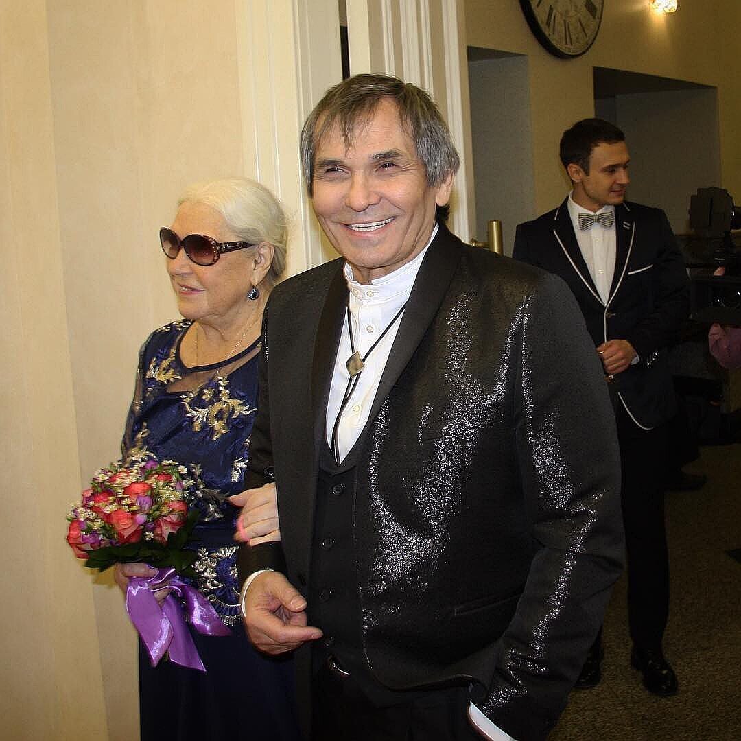 Б. Алибасов  с Л. Шукшиной. на заднем фоне С. Моцарь