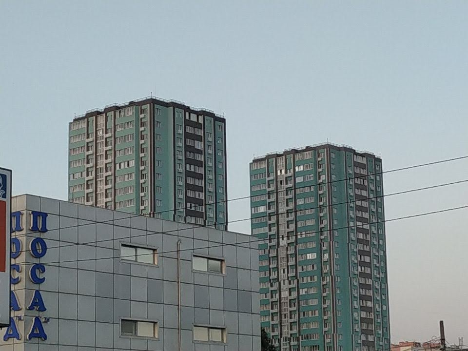 Типичная застройка возле метро.