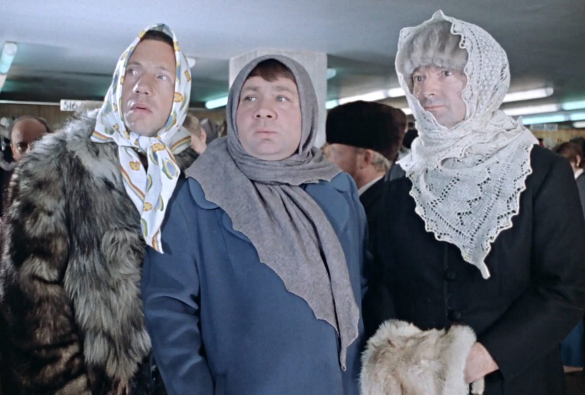 Кадр из кинофильма "Джентльмены удачи", 1971 г., режиссер Александр Серый, сценаристы Георгий Данелия, Виктория Токарева, композитор Геннадий Гладков (скриншот)