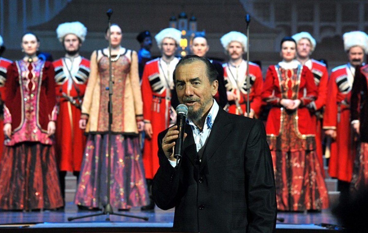 Виктор Гаврилович Захарченко с хором