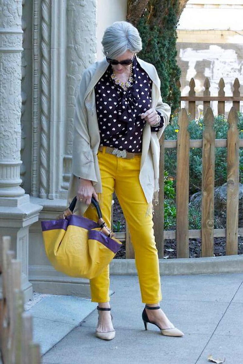 Как носить желтый цвет в одежде года: идеи стильных луков, фото