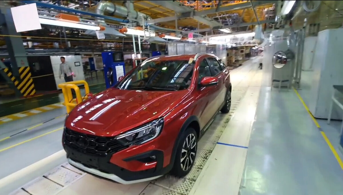 Последний автомобиль Lada Vesta NG собранный в Ижевске. Фотография Максим Кадаков. 