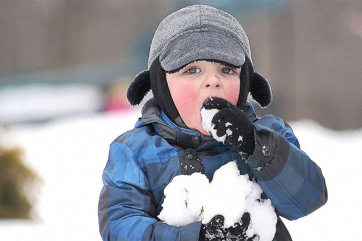 Не все в снежки играть да на санках кататься.  :)