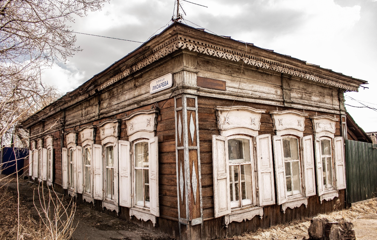 
«Иркутский блог» продолжает освещать тему главной угрозы для архитектурного наследия Иркутска — массового сокращения реестра выявленных памятников, среди которых подавляющее большинство — средовая...-97