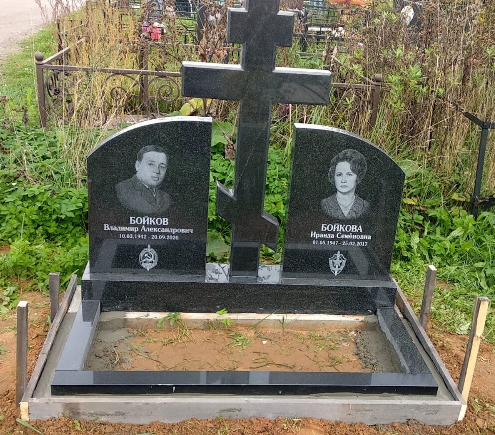 Памятники на могилу от производителя