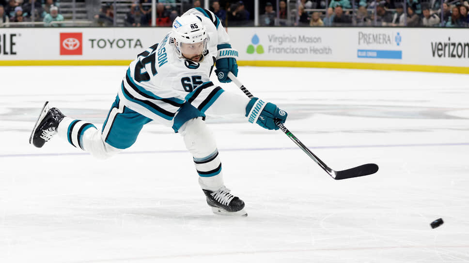 Фото: John Froschauer / AP📷В прошлом сезоне Эрик Карлссон стал первым с 1992 года защитником, преодолевшим рубеж в 100 набранных очков