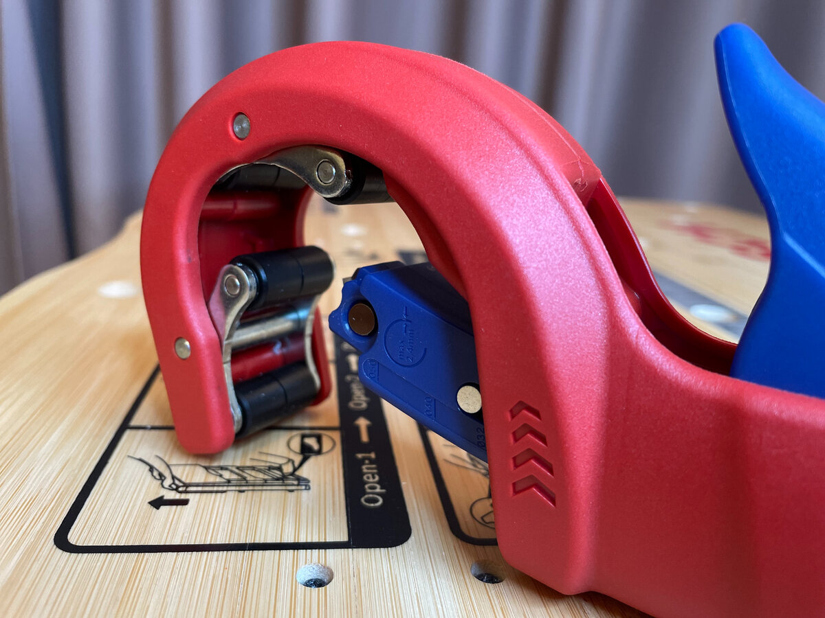 Новый труборез Knipex для пластиковых канализационных труб. Один ...