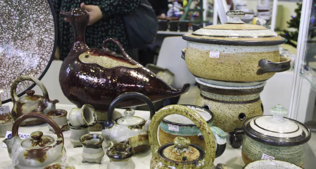 https://gzhelgonchar.ru/2023/08/07/izdeliya-gzhelskoj-goncharni-na-rossijskih-yarmarkah-i-vystavkah/
