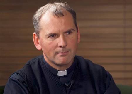    Священника, прочитавшего проповедь о мире Украины и России, отстранили от служения