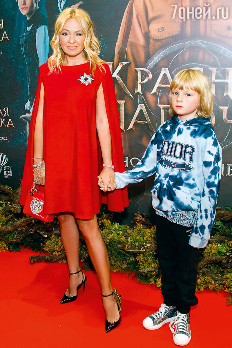    Яна Рудковская с сыном Александром Legion-Media