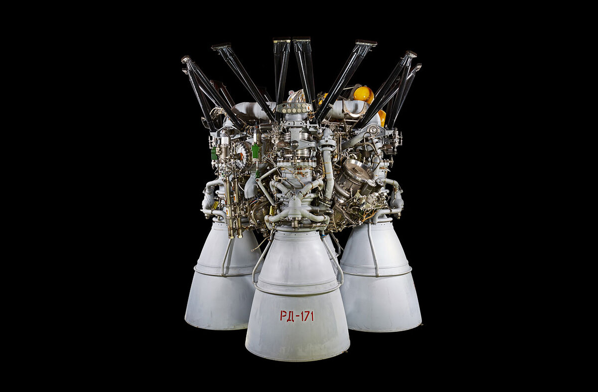 РД-171. На Зените был установлен он. Различия с РД-170 незначительные, первый под одиночную установку, второй под групповую.