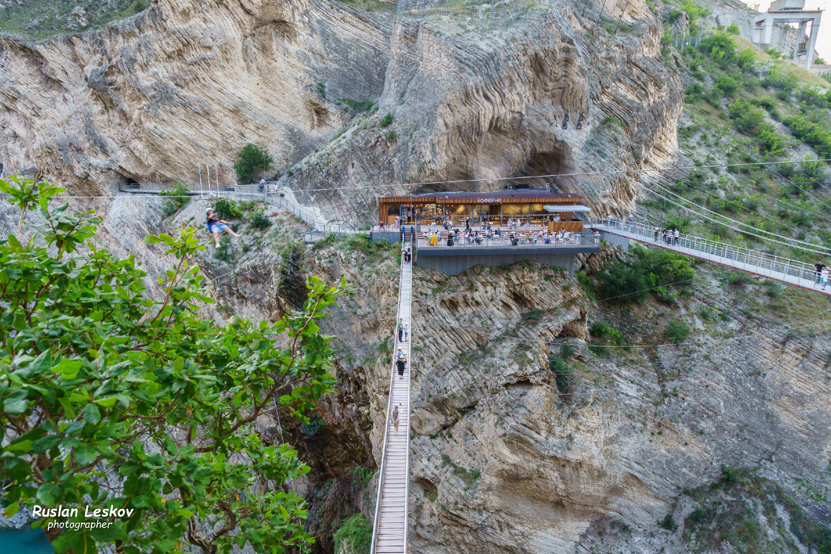 Подвесной мост сулакский каньон. Подвесной мост сулакский каньон. Пещеры нохъо дагестан. Сулакский каньон пещера. Пещеры нохъо дагестан.