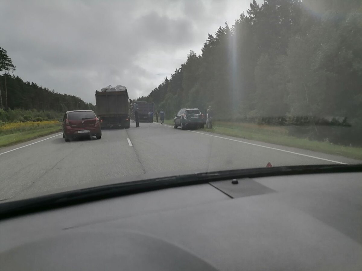    В Курской области в результате ДТП образовалась пробка из большегрузов