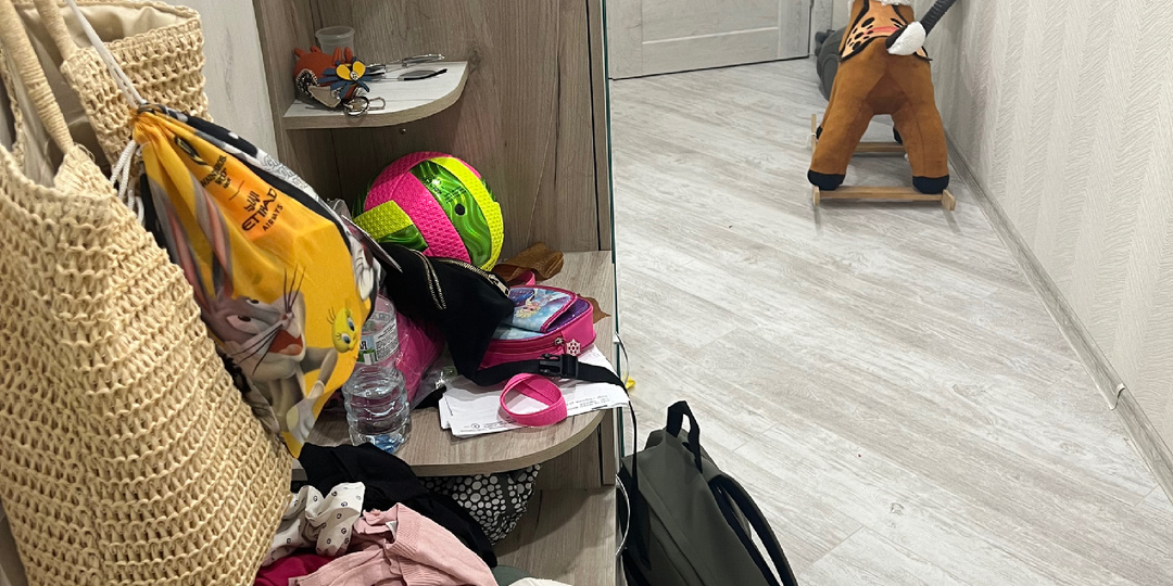 Я убираю квартиру за 40 минут, используя 1 схему. Расскажу, как перестать наматывать круги по квартире, раскладывая вещи.