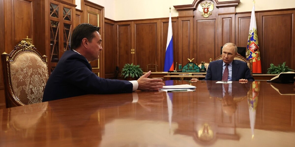 Фото: с сайта Кремля (http://static.kremlin.ru/media/events/photos/big2x/UgdZQQMSnvXj7Yd7ZnWOmxezes58fAEM.jpg)