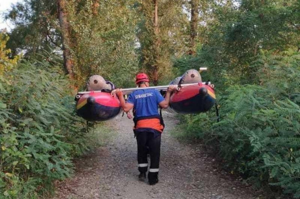    На Кубани спасатели помогли 17-летнему парню, его чуть не унесло течением