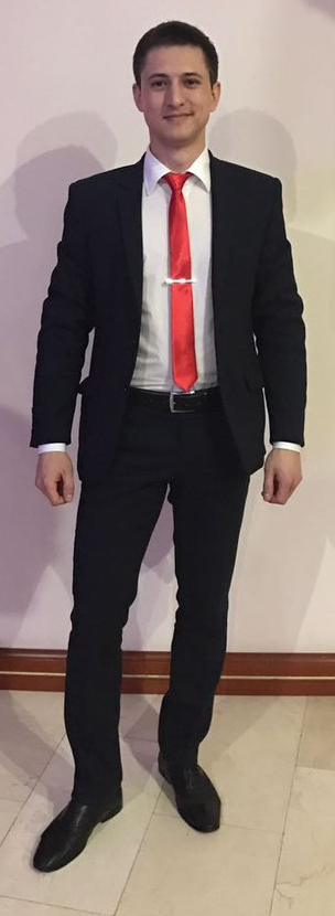 Доброго времени суток всем, кто заглянул ко мне. В первом посте я расскажу о своей предыстории, кем я был и чем занимался, ну и что в дальнейшем подтолкнуло меня к тому, чтобы завести личный блог. 
Меня зовут Константин Кузьменко, окончив в 2011 года Калужский филиал Российской правовой академии, я ни дня не проработал по специальности специалист в области юриспруденции государственно правовых дисциплин. Я пошел как это и было положено работать «менеджером». Вот только в России должность менеджер и во всем остальном мире понимается по-разному. Везде менеджером считается управленец, т.е. как минимум руководитель отдела, а в России же каждый продавец, консультант и прочие и прочее называются «МЕНЕДЖЕР».
В общем, пошел я работать продавцом, продавцом новых автомобилей в автосалон. И как оказалось совсем не зря, а почему не зря, об этом я рассказу в одном из следующих постов…
