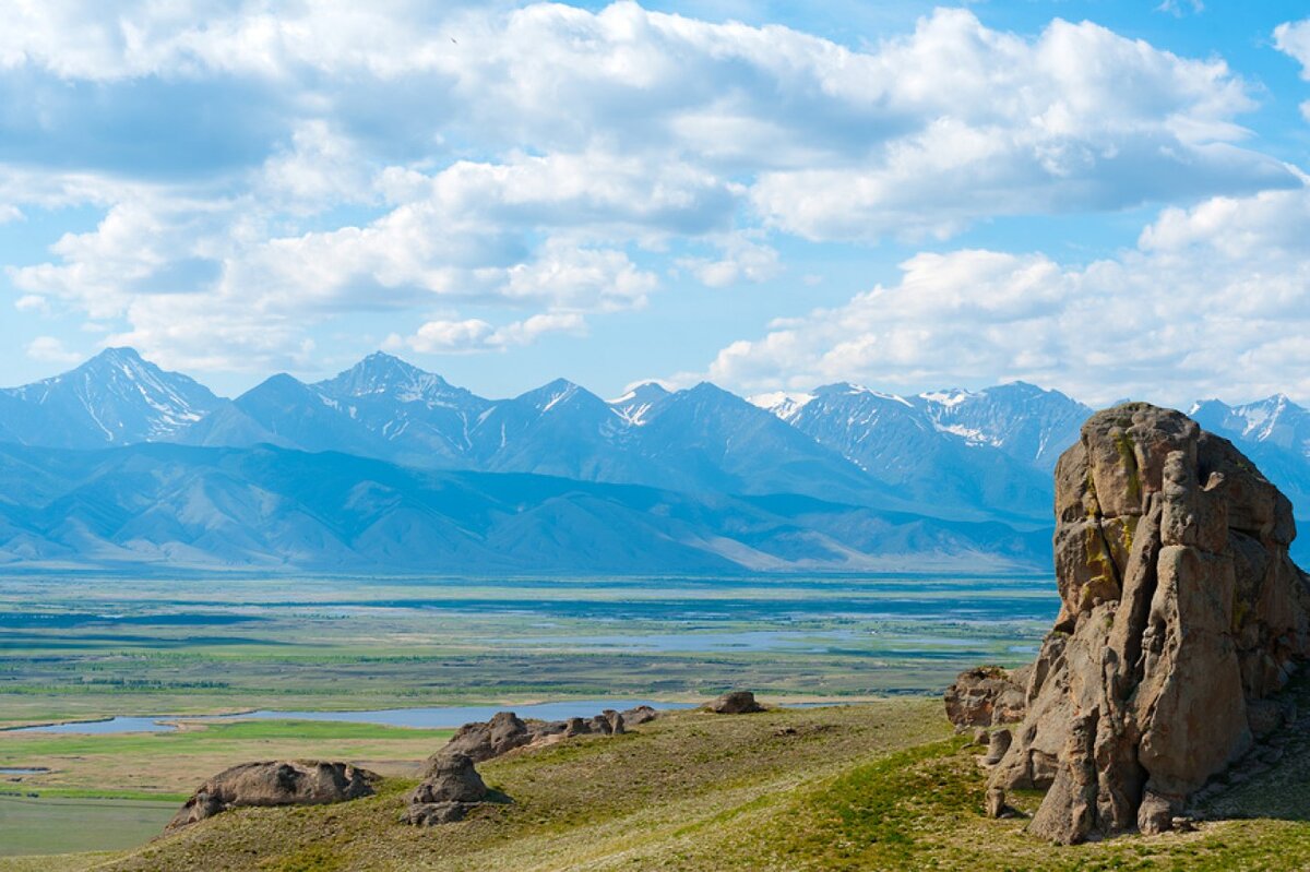 Республика бурятия баргузинский. Баргузинская Долина Бурятия. Горы Баргузинской долине. Баргузинская Долина Тункинская Долина. Горячинск Байкал Баргузинская Долина.