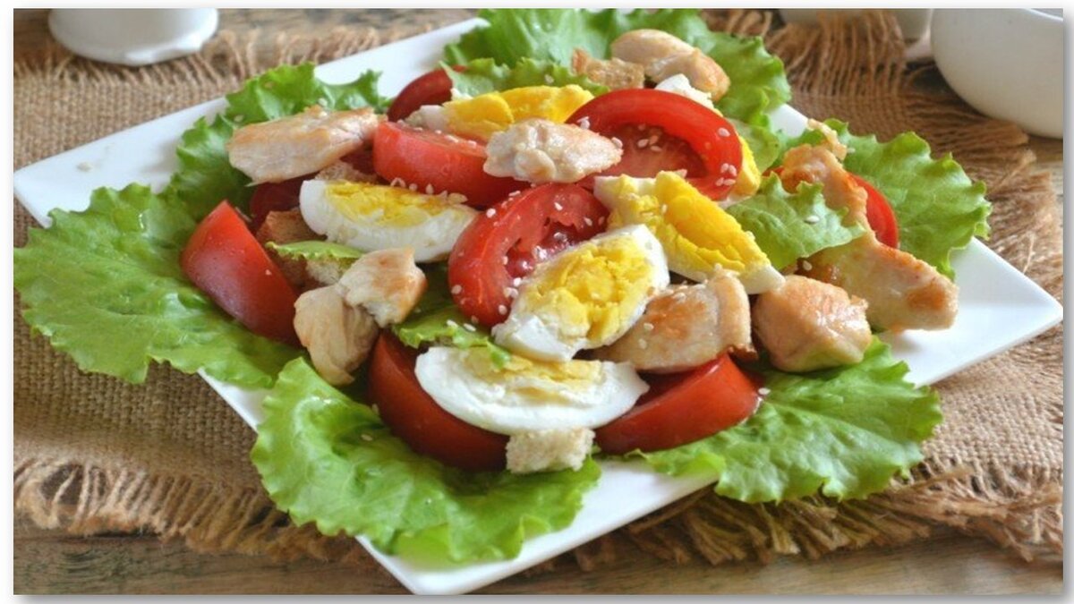 вкусные салаты. салаты на день рождения простые. дорогие салаты. салат с цыпленком. салат с ветчиной на праздничный стол.