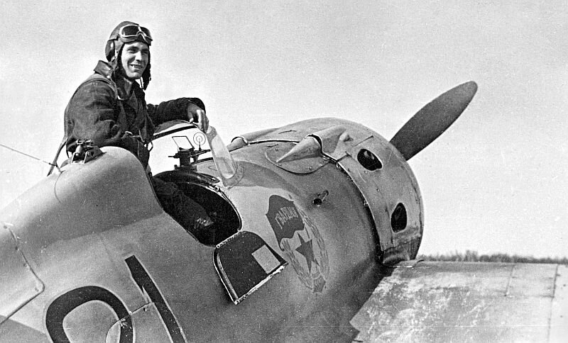 Истребитель И-16 готовят к боевому вылету. // Фото: airaces.ru