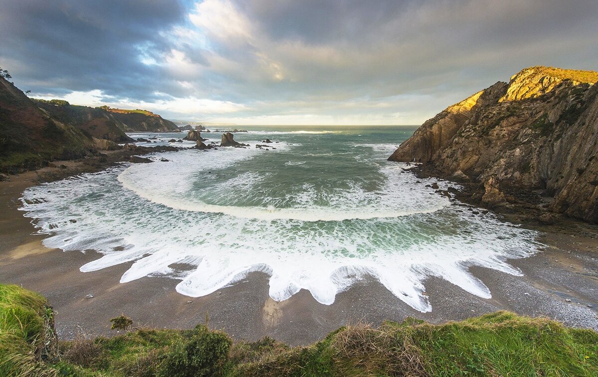 Плайя-Дель-Силенсио, Бискайский залив, Астурия, Испания. 