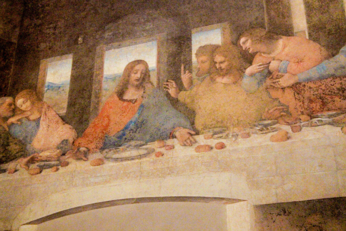 фото взято с просторов инета. Благодарю автора за снимок. Художником была сделана инсталляция, фотографии были утеряны, но впечатления от его работы остались.