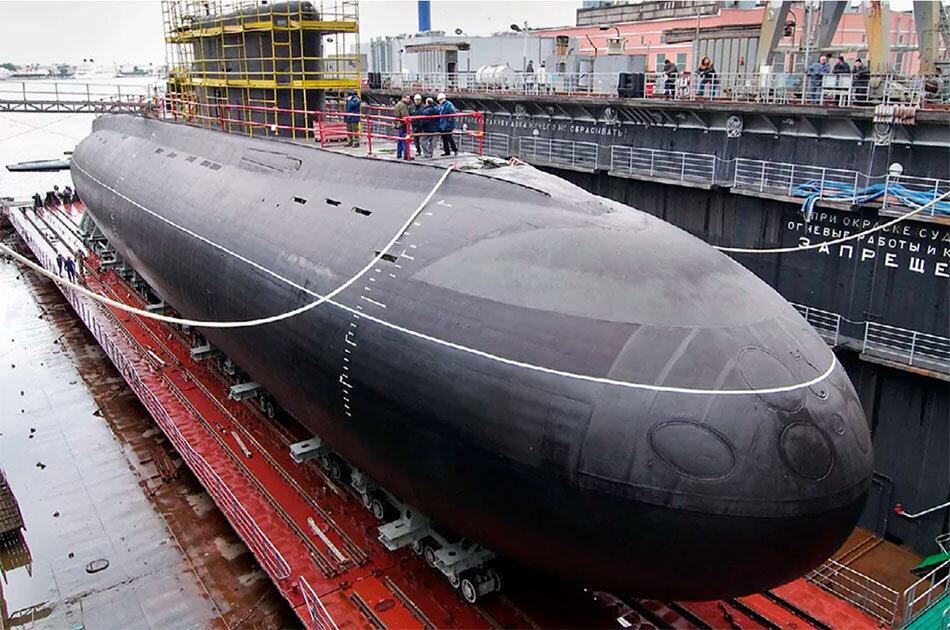 Подлодки «Варшавянки», оснащенные крылатыми ракетами «Калибр», строят на заводе «Адмиралтейские верфи» в Санкт-Петербурге. 