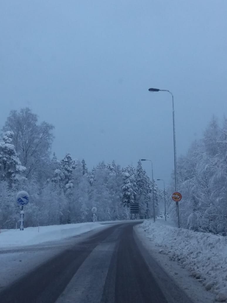 Зимой скорости снижают на 10-20 км/час по всем магистралям.