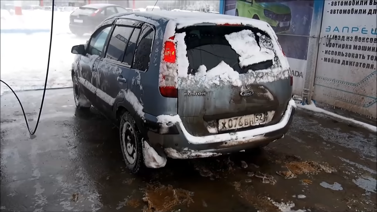 Можно мыть машину в морозы. Грязная машина зимой. Важность мойки авто зимой. Часто ли нужно мыть машину зимой. Машину нужно мыть?.