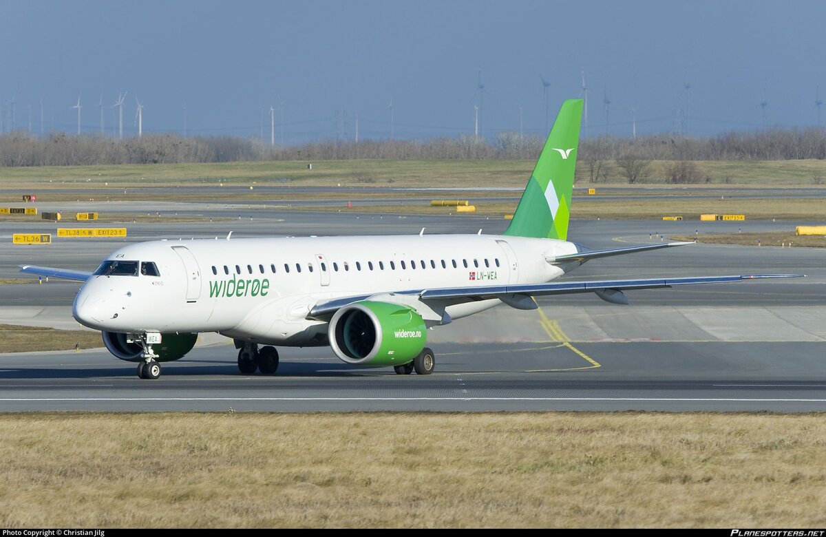 Самолётов второго поколения — Embraer 190-E2 — было поставлено всего четыре штуки. Три — стартовому пользователю, норвежской Wideroe, и один — казахстанской Air Astana. Это откровенно плохой сигнал: производитель теряет новые заказы и пытается растянуть на несколько лет те, которыми точно обладает, чтобы поддержать активной производственную линию