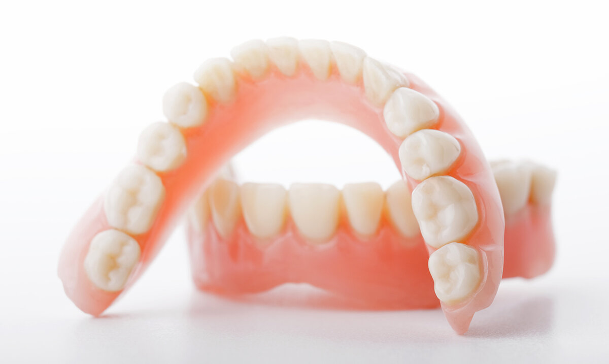 Плотное прилегание зубных протезов