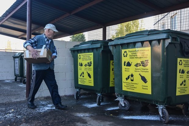Чиновники пытаются убедить граждан в том, что они не доросли до раздельного сбора отходов и их вторичного использования. Фото Олега Тихонова