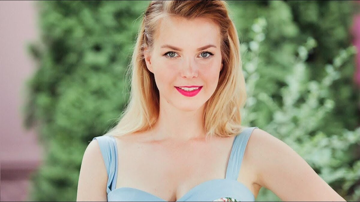 -YouTube блогер-более 150 миллионов просмотров